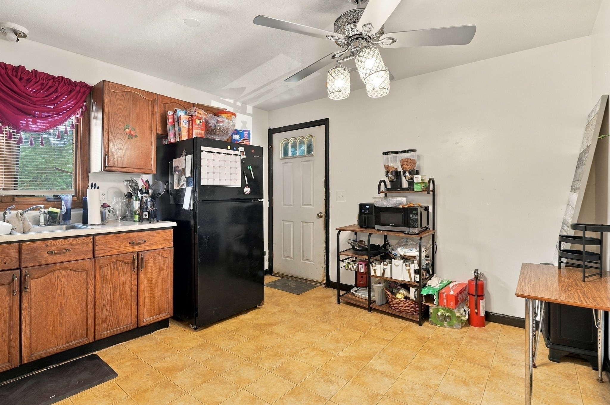 241-243 Nottingham Street Springfield, MA 01104 - Photo 6 of 36 Gallery Image 6