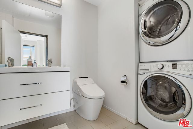 a view of a building along with street