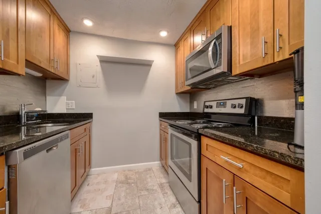 $205,000 | 103 Grove Street, Unit 317, Rockland, MA 02370