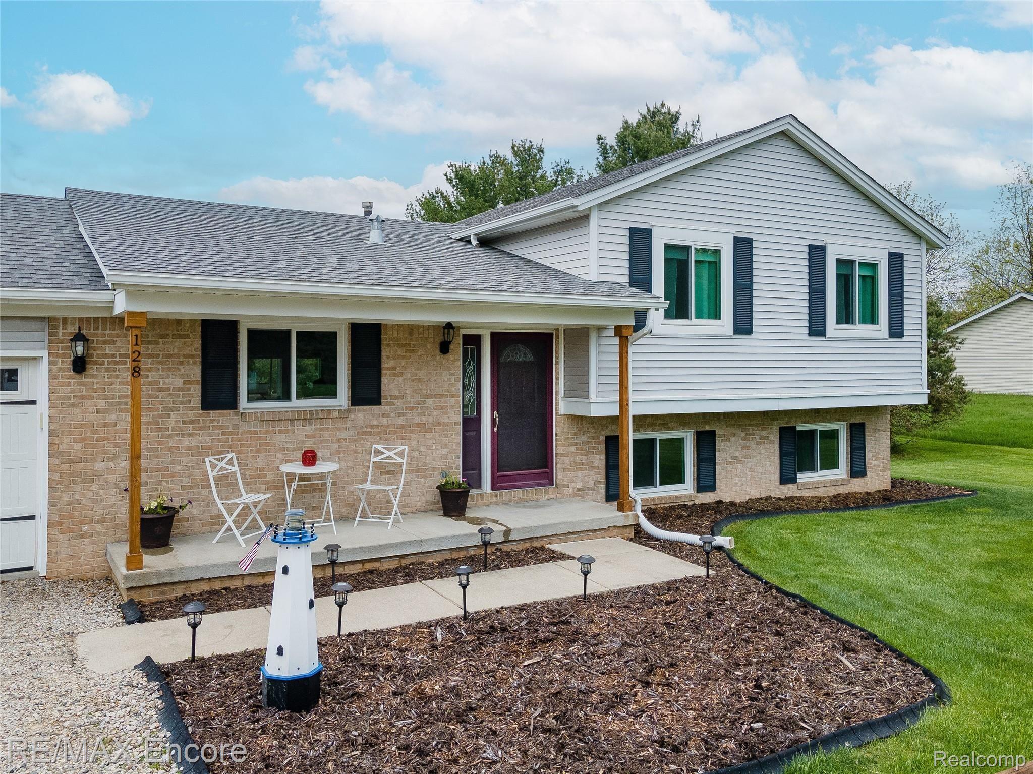128 South Baldwin Road Oxford, MI 48371 - Photo 4 of 42 INVITING COVERED FRONT PORCH