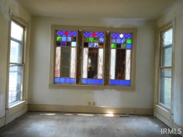 813 Southeast Riverside Drive Evansville, IN 47713 - Photo 10 of 31 Gallery Image 10