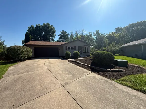 $249,900 | 320 Midwestern Drive, Ottawa, IL 61350