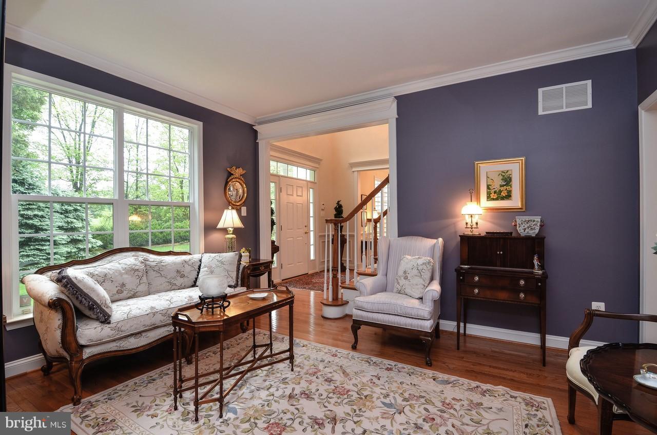 7824 Brink Road Gaithersburg, MD 20882 - Photo 3 of 30 Living Room