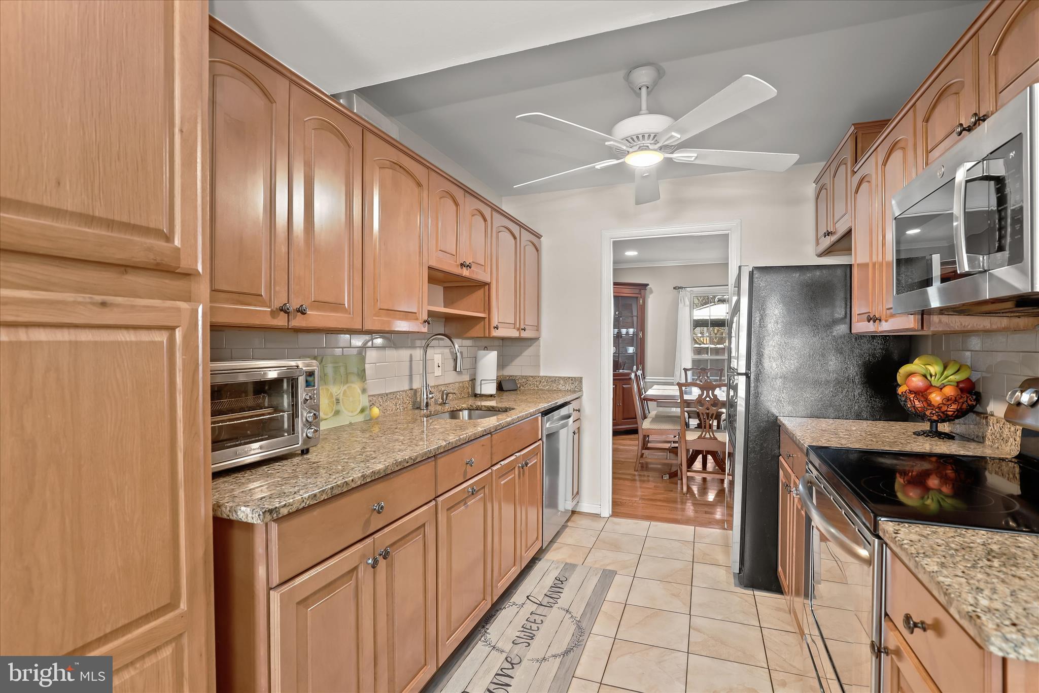 10 Ramsdell Terrace Gaithersburg, MD 20878 - Photo 11 of 40 Updated granite kitchen