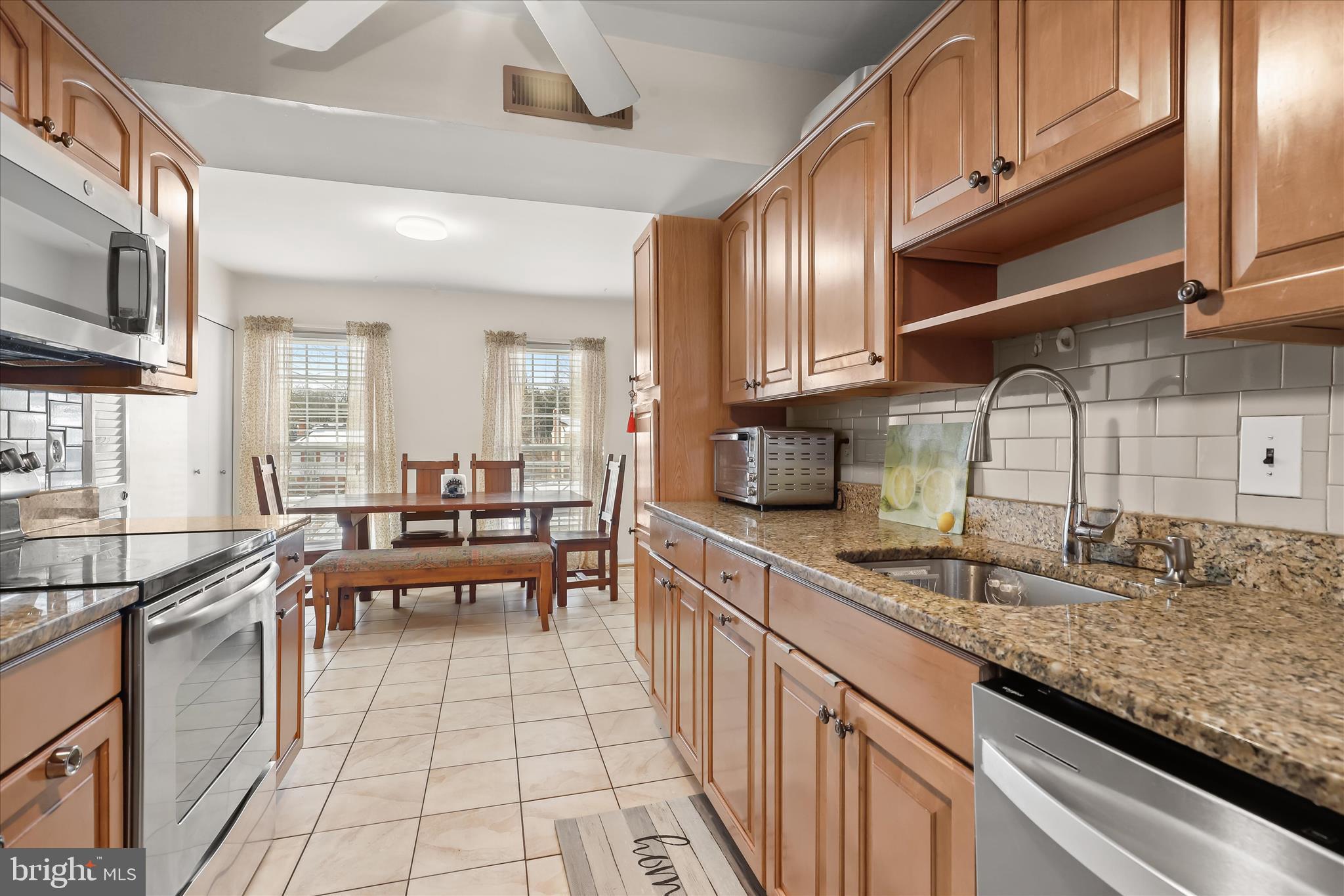 10 Ramsdell Terrace Gaithersburg, MD 20878 - Photo 12 of 40 Granite kitchen & breakfast room