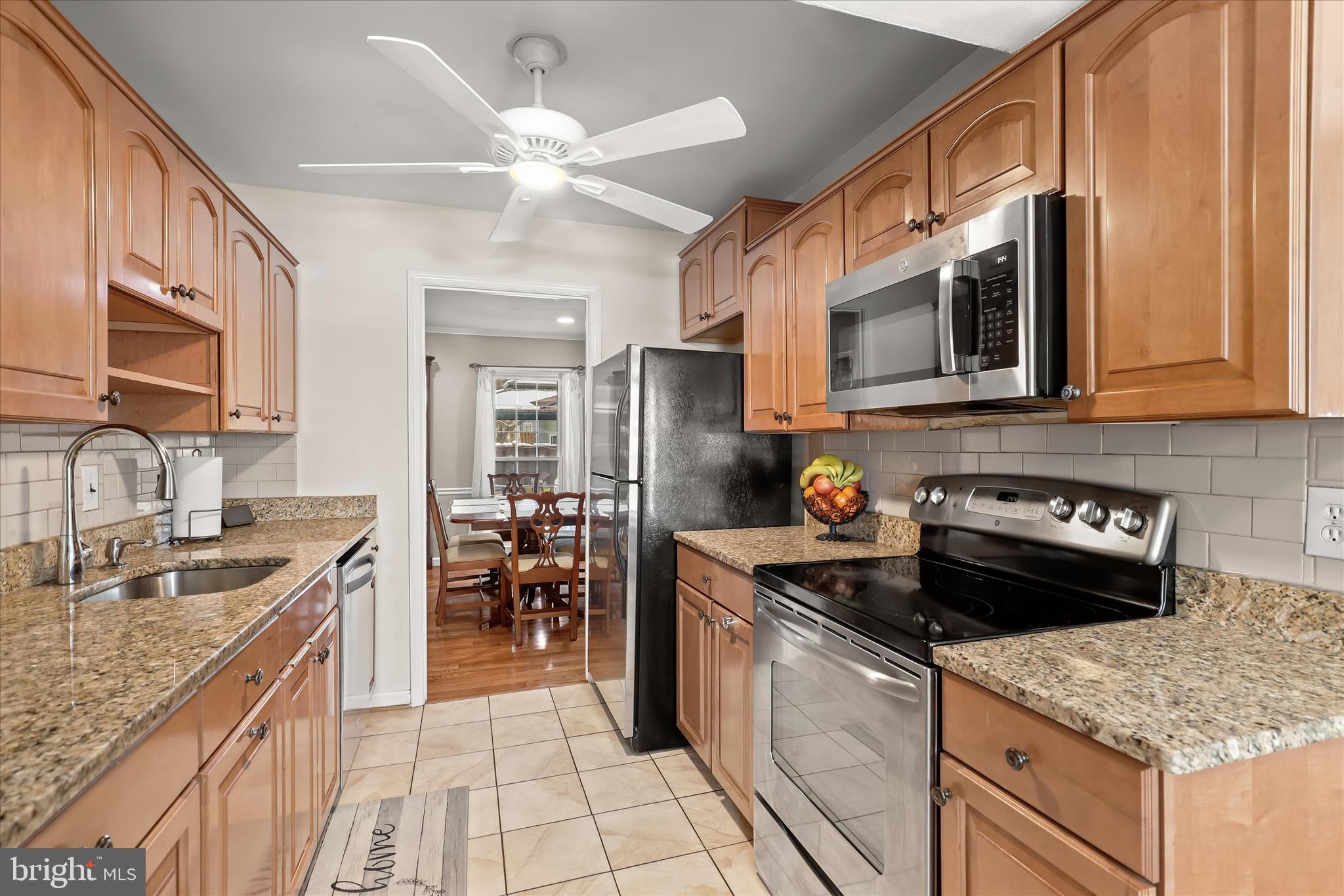 10 Ramsdell Terrace Gaithersburg, MD 20878 - Photo 13 of 40 Granite countertops & stainless steel appliances