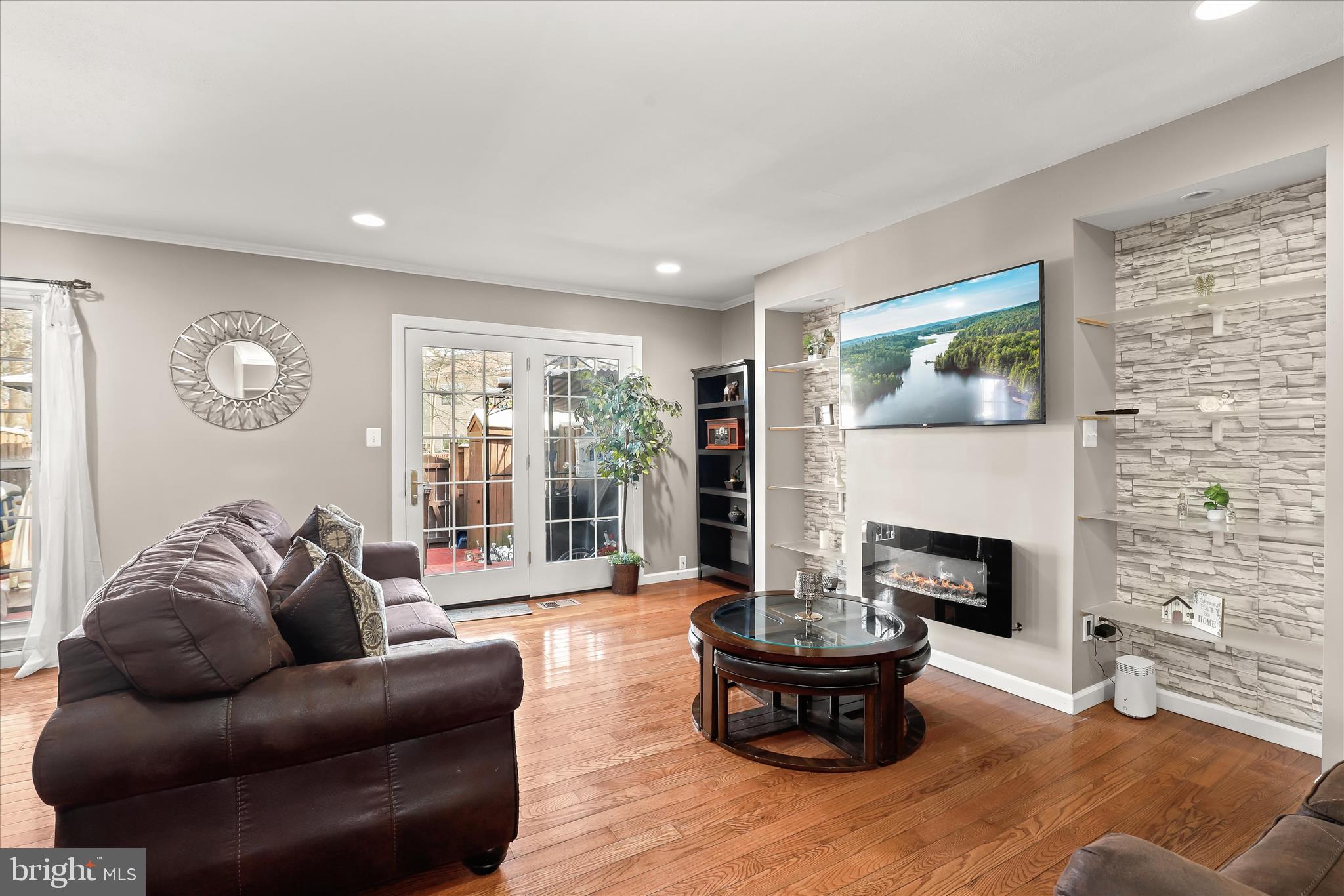 10 Ramsdell Terrace Gaithersburg, MD 20878 - Photo 8 of 40 Living room