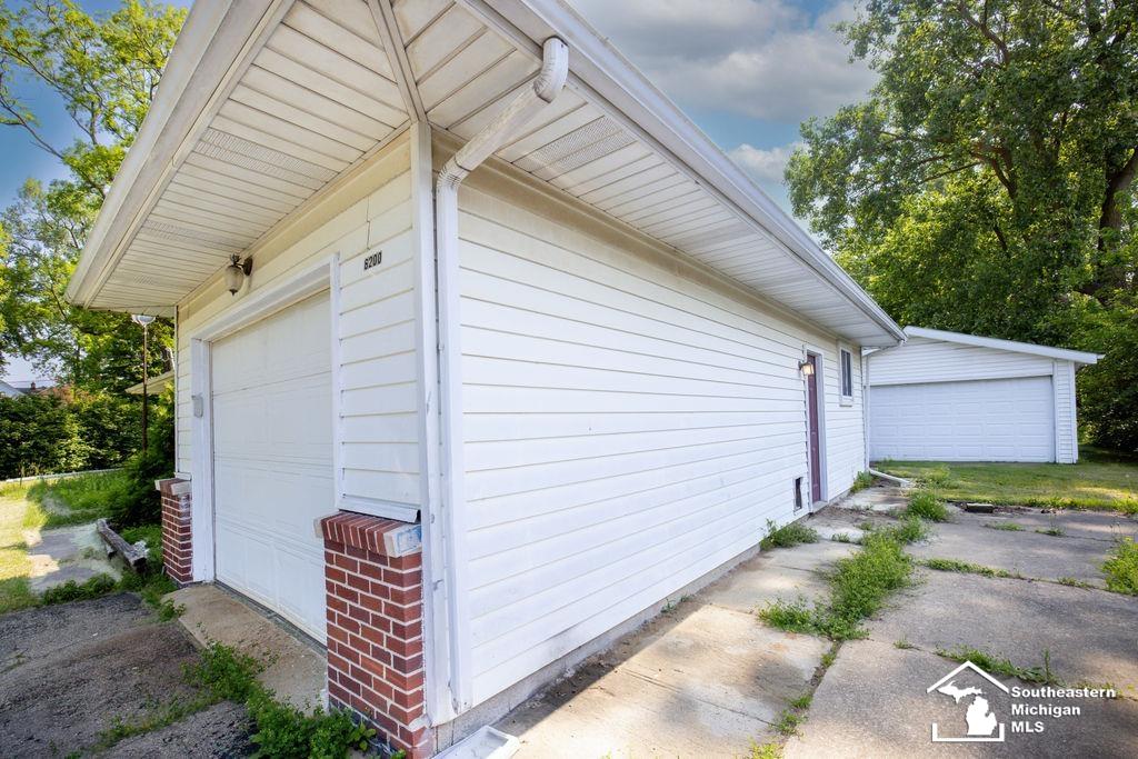 6200 Jackman Road Temperance, MI 48182 - Photo 8 of 40 50178100-1fe55cf9-cddf-4288-8861-142930b5dd61.JPG