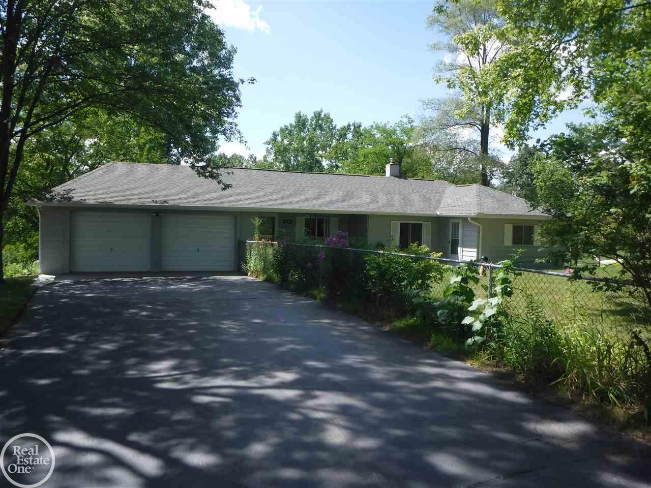4585 Rattek Road Clarkston, MI 48346 - Photo 1 of 41 Front view
