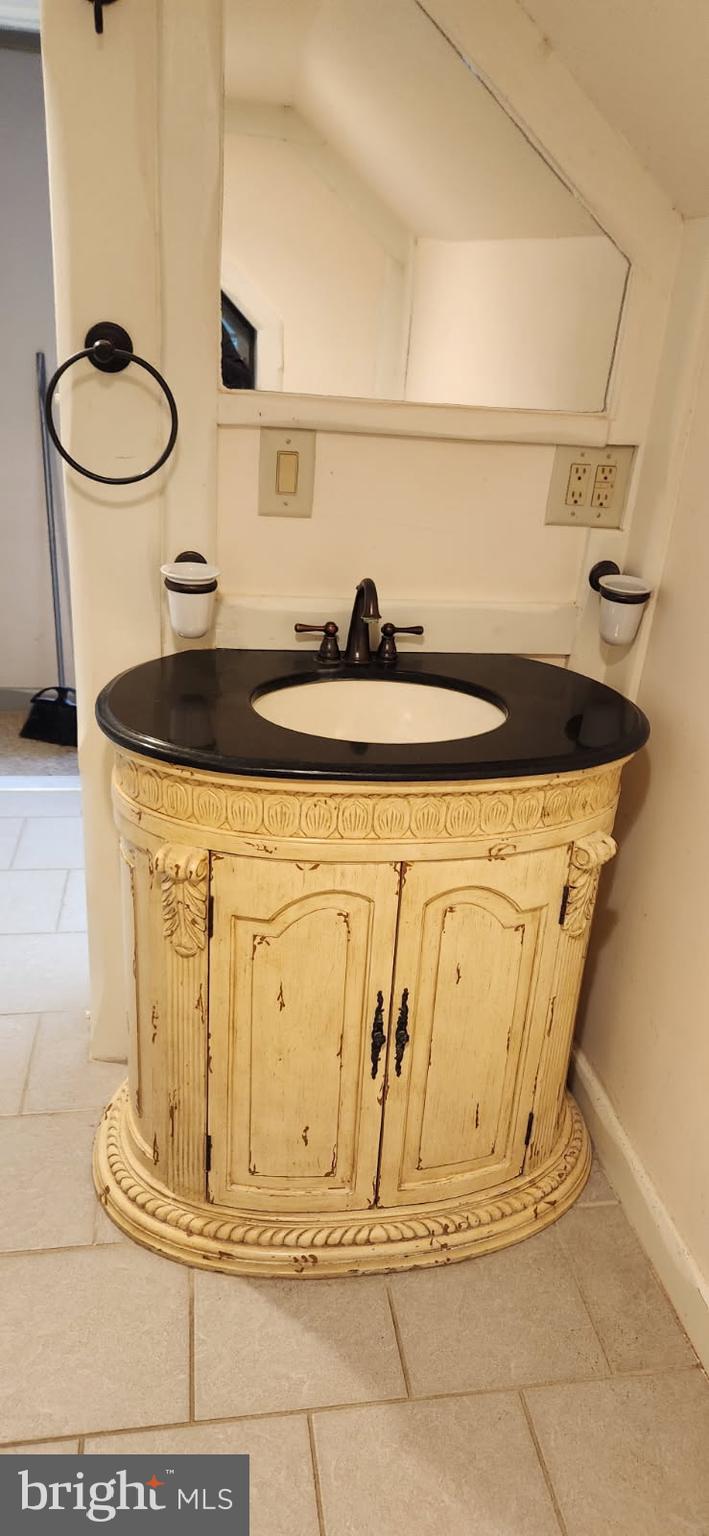 102 Hayward Street Cambridge, MD 21613 - Photo 18 of 35 a utility room with a sink