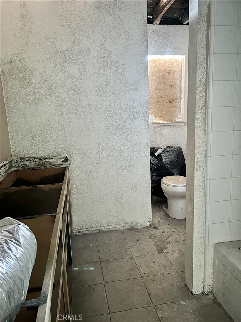 3375 De Anza Court Merced, CA 95348 - Photo 24 of 32 Guest bathroom