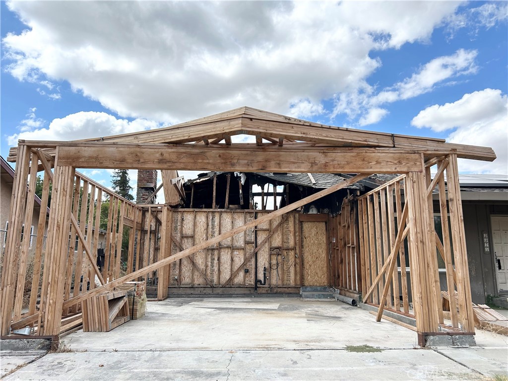 3375 De Anza Court Merced, CA 95348 - Photo 6 of 32 Garage frame with trusses and building materials