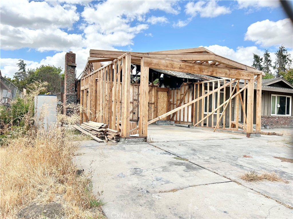 3375 De Anza Court Merced, CA 95348 - Photo 8 of 32 Garage framee with trusses and building materials