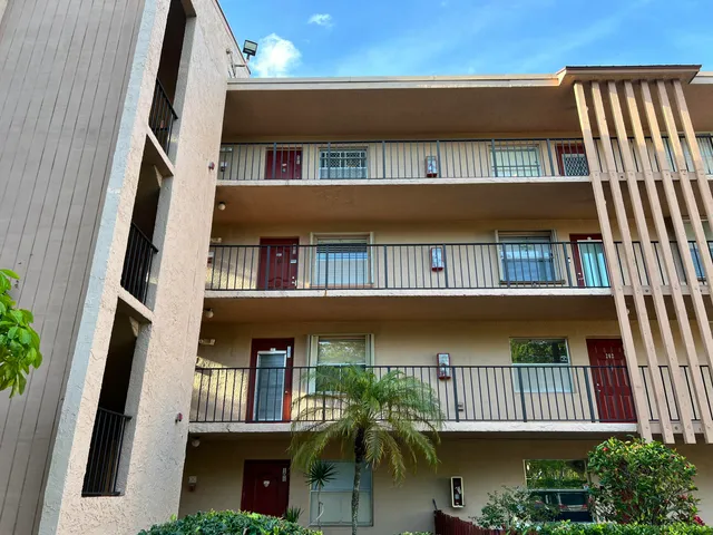$110,000 | 7591 Northwest 1st Street, Unit 401, Margate, FL 33063