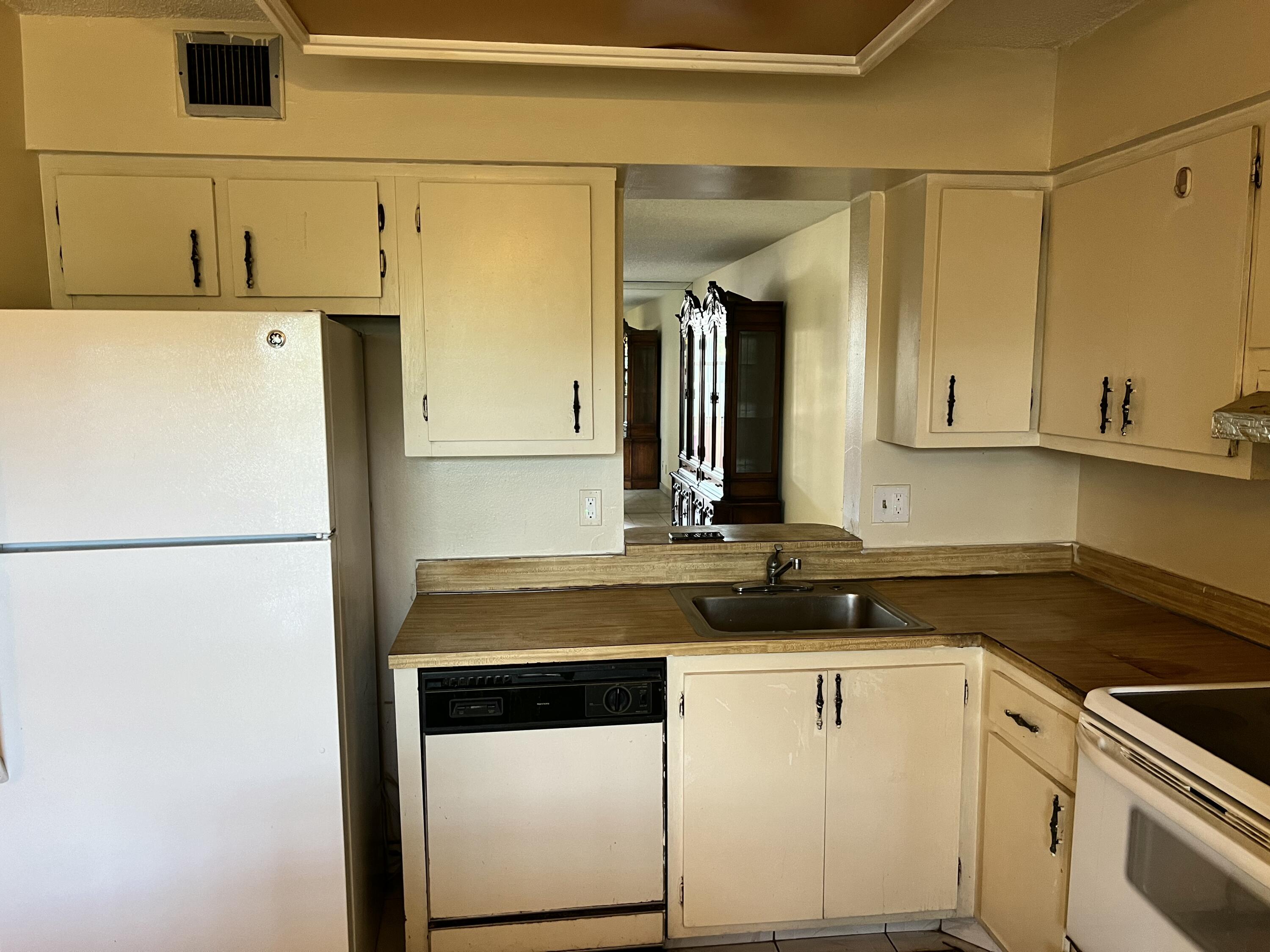 7591 Northwest 1st Street, Unit 401 Margate, FL 33063 - Photo 9 of 24 IMG_5507