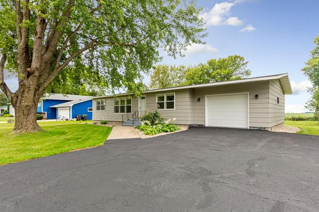 $225,000 | 205 Park Avenue North, Vernon Center, MN 56090