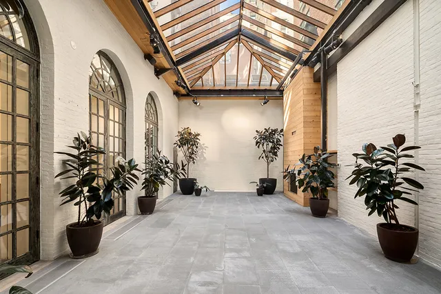 $60,000,000 | 35 East 62nd Street | Lenox Hill