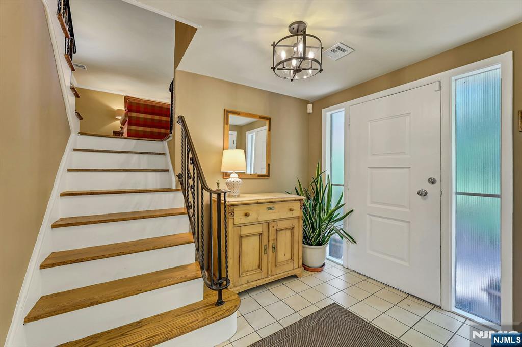598 Whitenack Road River Vale, NJ 07675 - Photo 4 of 41