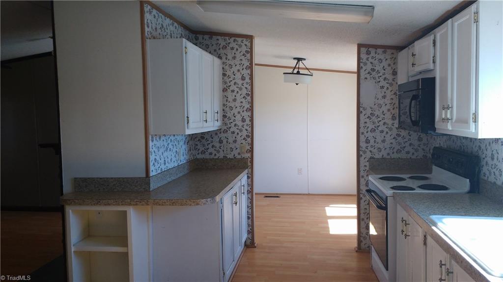 3231 Cranberry Road Boonville, NC 27011 - Photo 2 of 10 Kitchen
