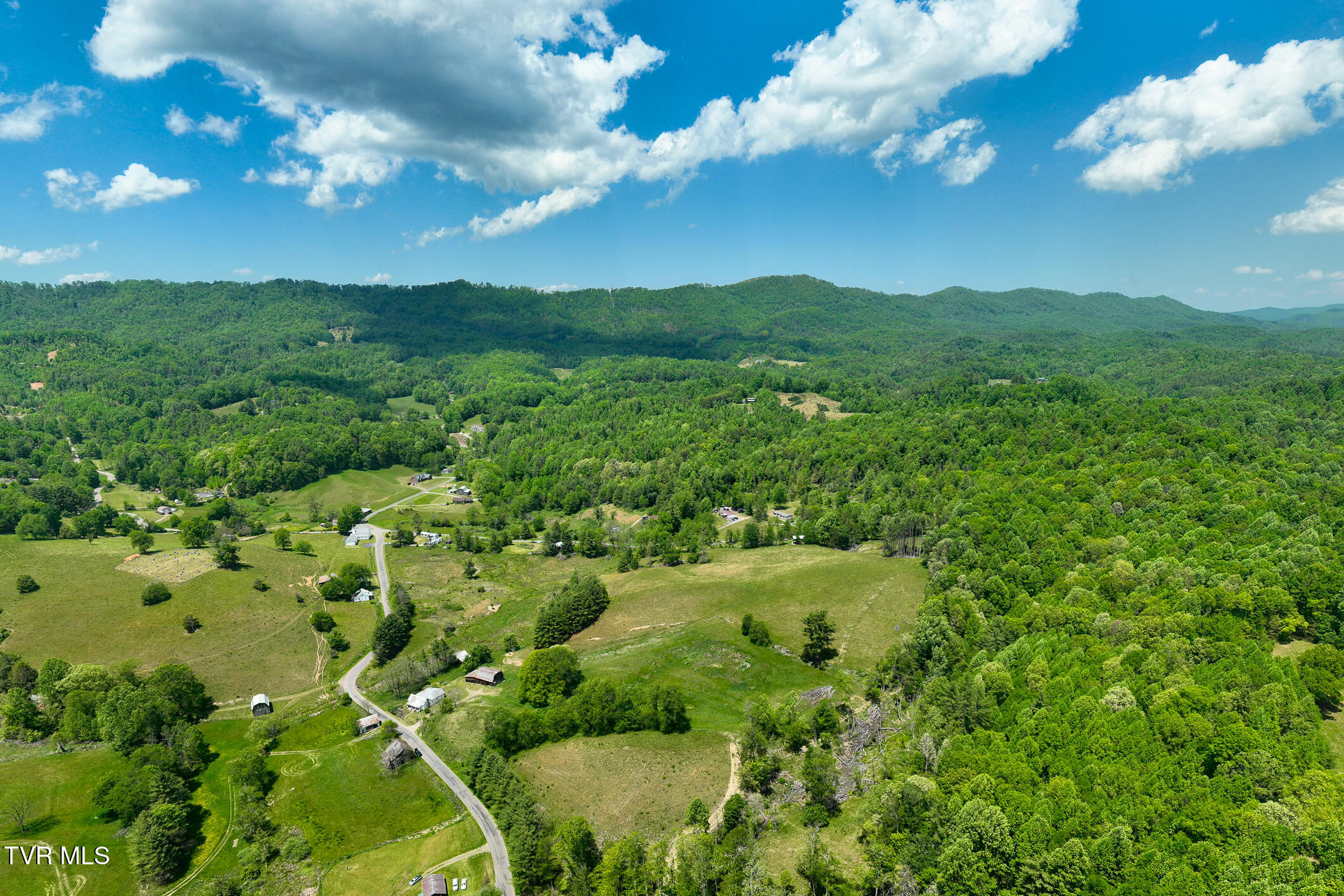 856 Shingletown Road Mountain City, TN 37683 - Photo 8 of 77 856 Shingletown Road (8 of 91)