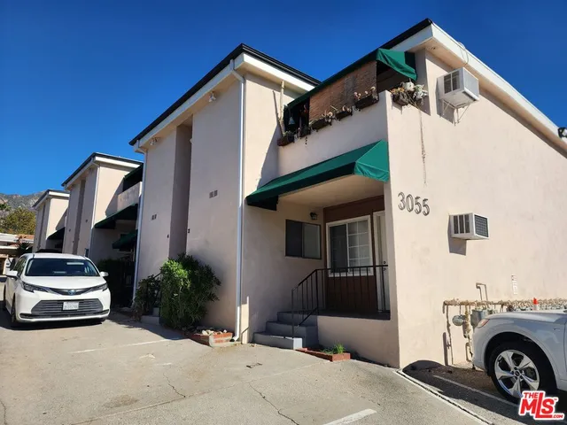 a view of a back yard of the house