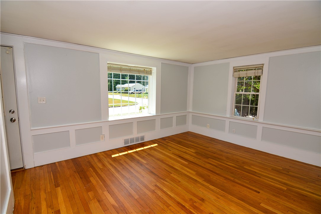 71 Elkland Road Warwick, RI 02886 - Photo 4 of 20 Living Room