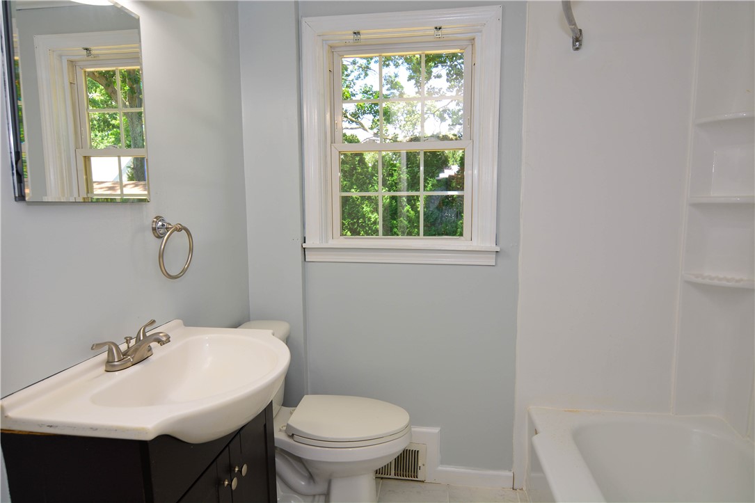 71 Elkland Road Warwick, RI 02886 - Photo 8 of 20 Gallery Image 8