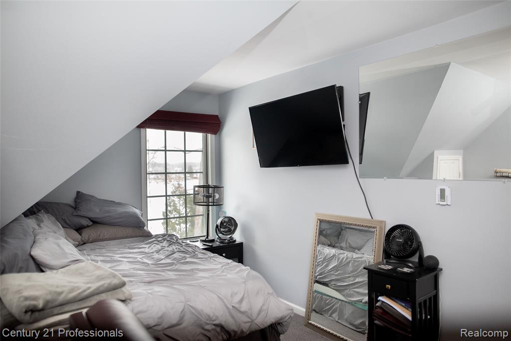 910 Pine Tree Road West Lake Orion, MI 48362 - Photo 43 of 52 Gallery Image 43