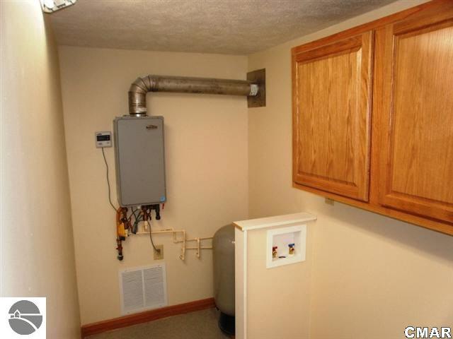 1950 Waterview Way Crystal, MI 48818 - Photo 13 of 18 1770236-12.JPG