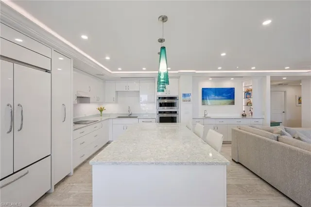 $2,600,000 | 4051 Gulf Shore Boulevard North, Unit 405, Naples, FL 34103