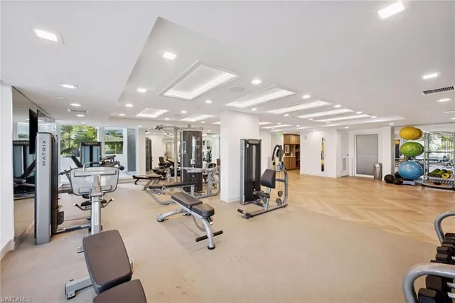 $2,600,000 | 4051 Gulf Shore Boulevard North, Unit 405, Naples, FL 34103