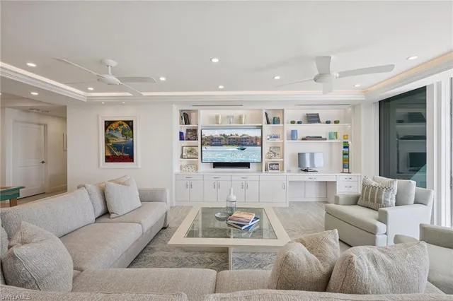 $2,600,000 | 4051 Gulf Shore Boulevard North, Unit 405, Naples, FL 34103