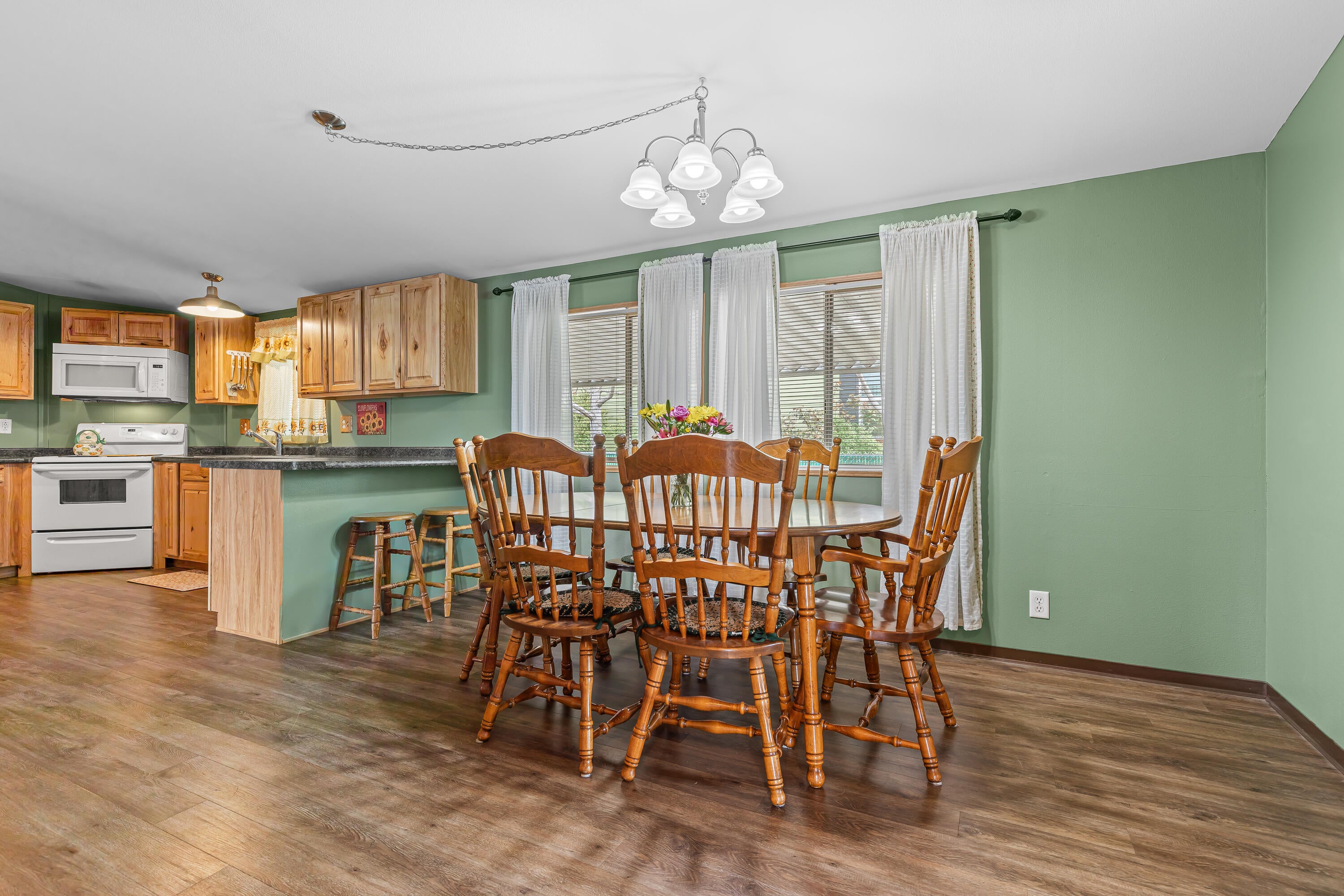 2245 Evan Way Central Point, OR 97502 - Photo 14 of 41 9R9A2051