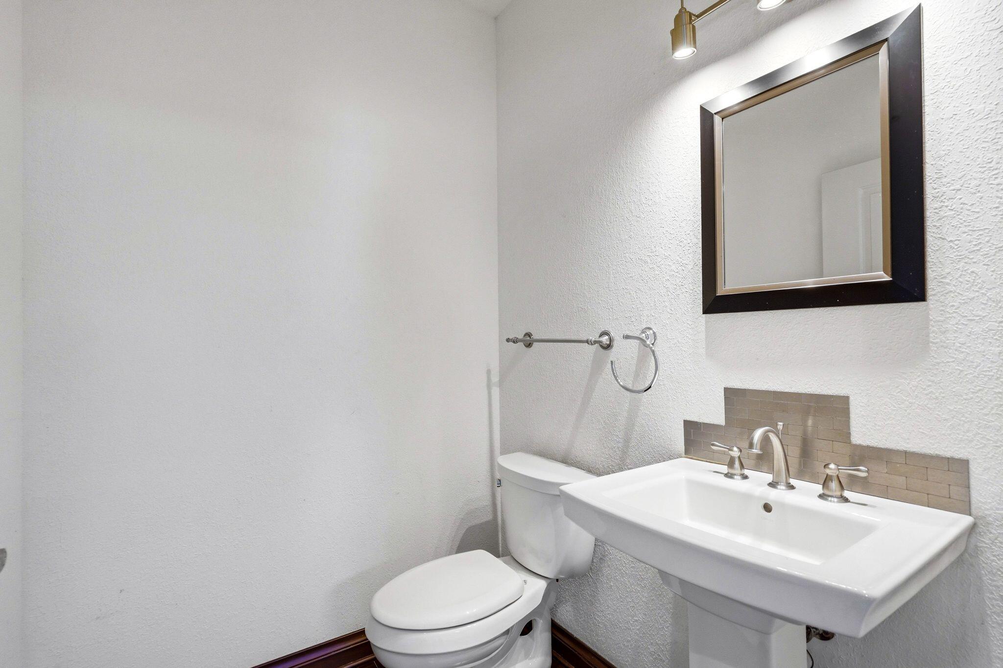 2125 North Peninsula Road Summit, WI 53066 - Photo 29 of 39 1st floor 1/2 Bathroom
