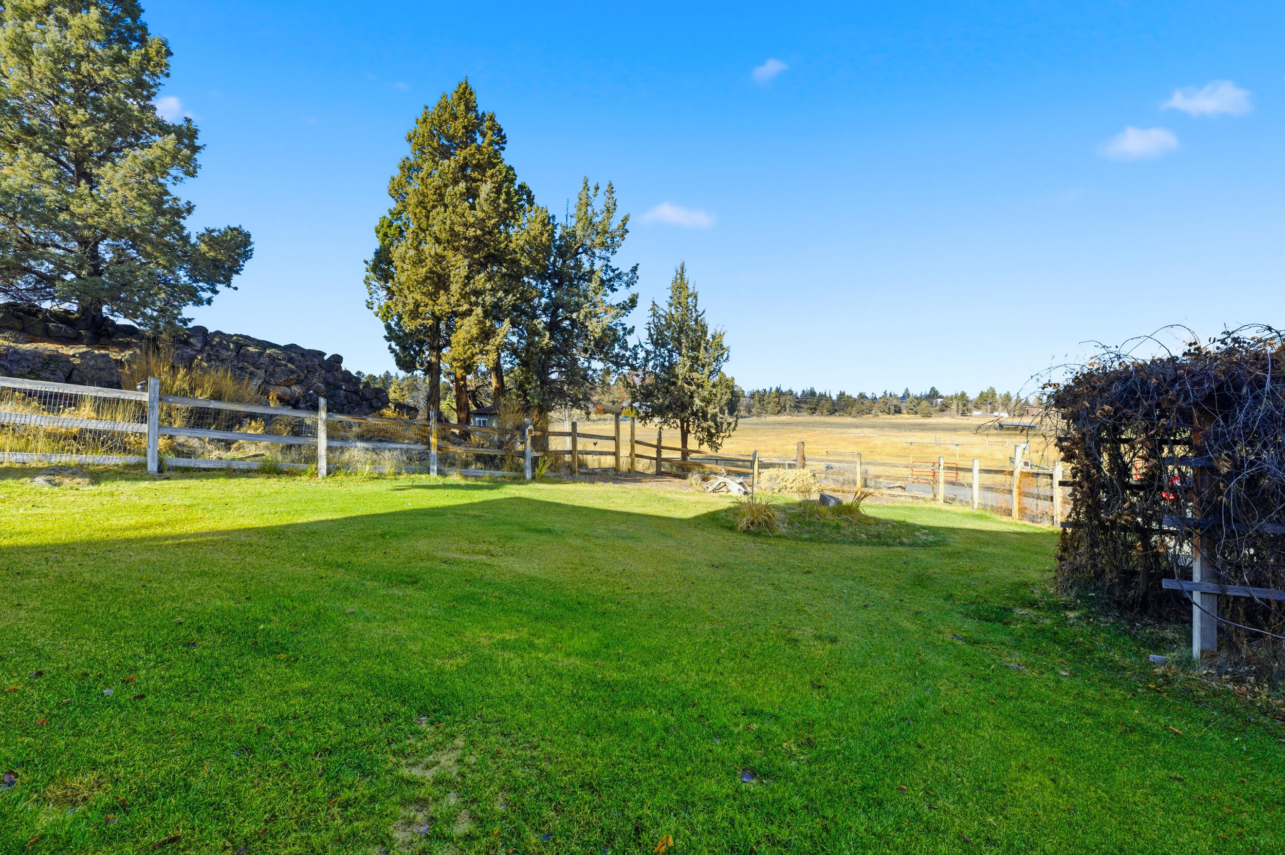 62262 Chickadee Lane Bend, OR 97701 - Photo 66 of 70 53_62262 chickadee ln-49