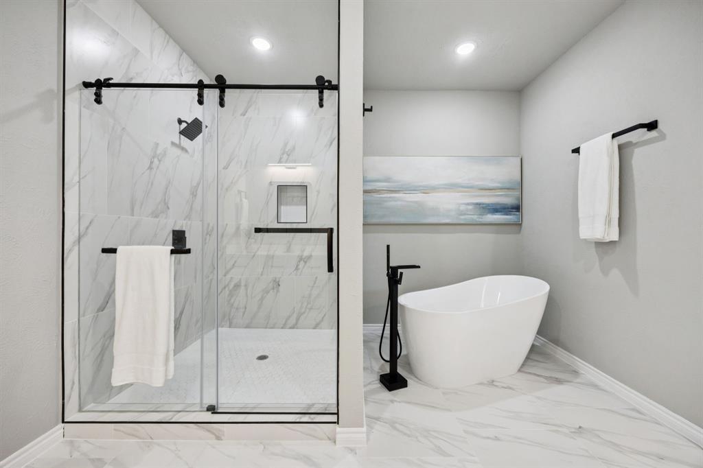 10 Chisholm Trail Lucas, TX 75002 - Photo 22 of 40 a bathroom with a bathtub and a shower