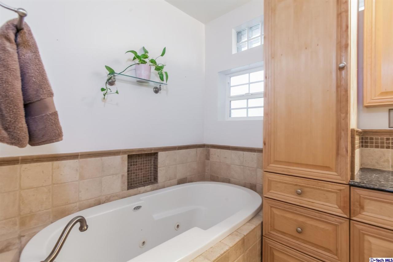 1011 Alta Vista Drive Altadena, CA 91001 - Photo 17 of 32 Additional Photo