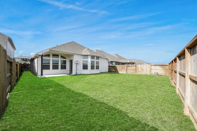 a view of a house with a backyard