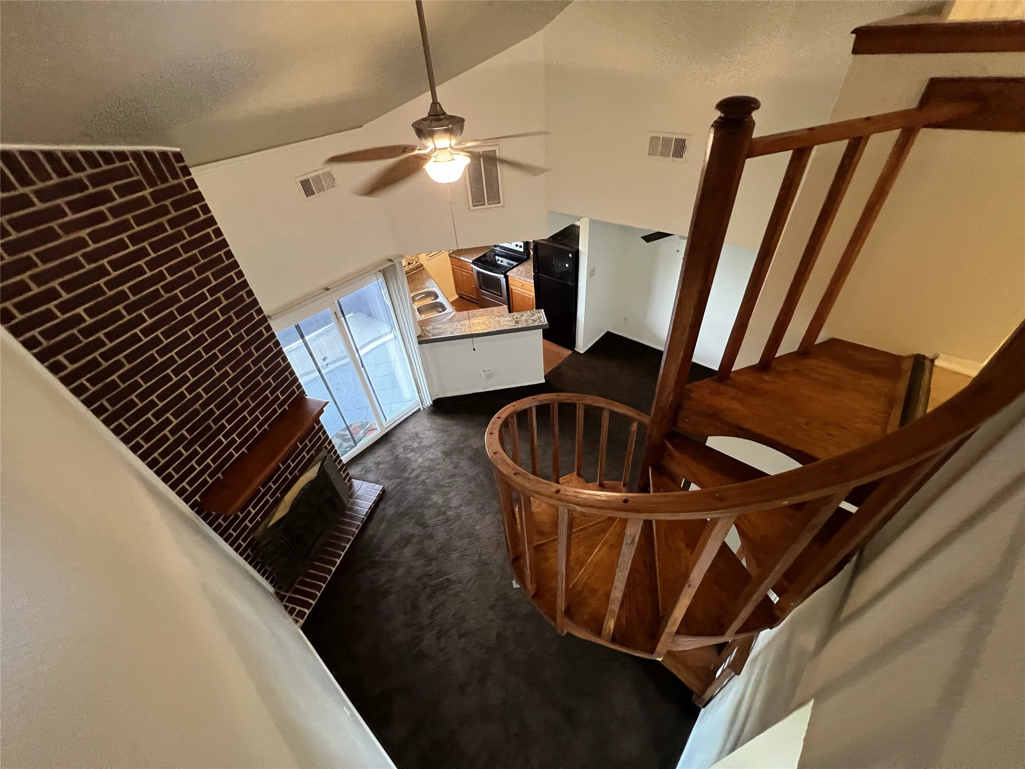 2500 Burleson Road, Unit 622 Austin, TX 78741 - Photo 9 of 17 Dramatic vaulted ceilings create an open, airy living space.