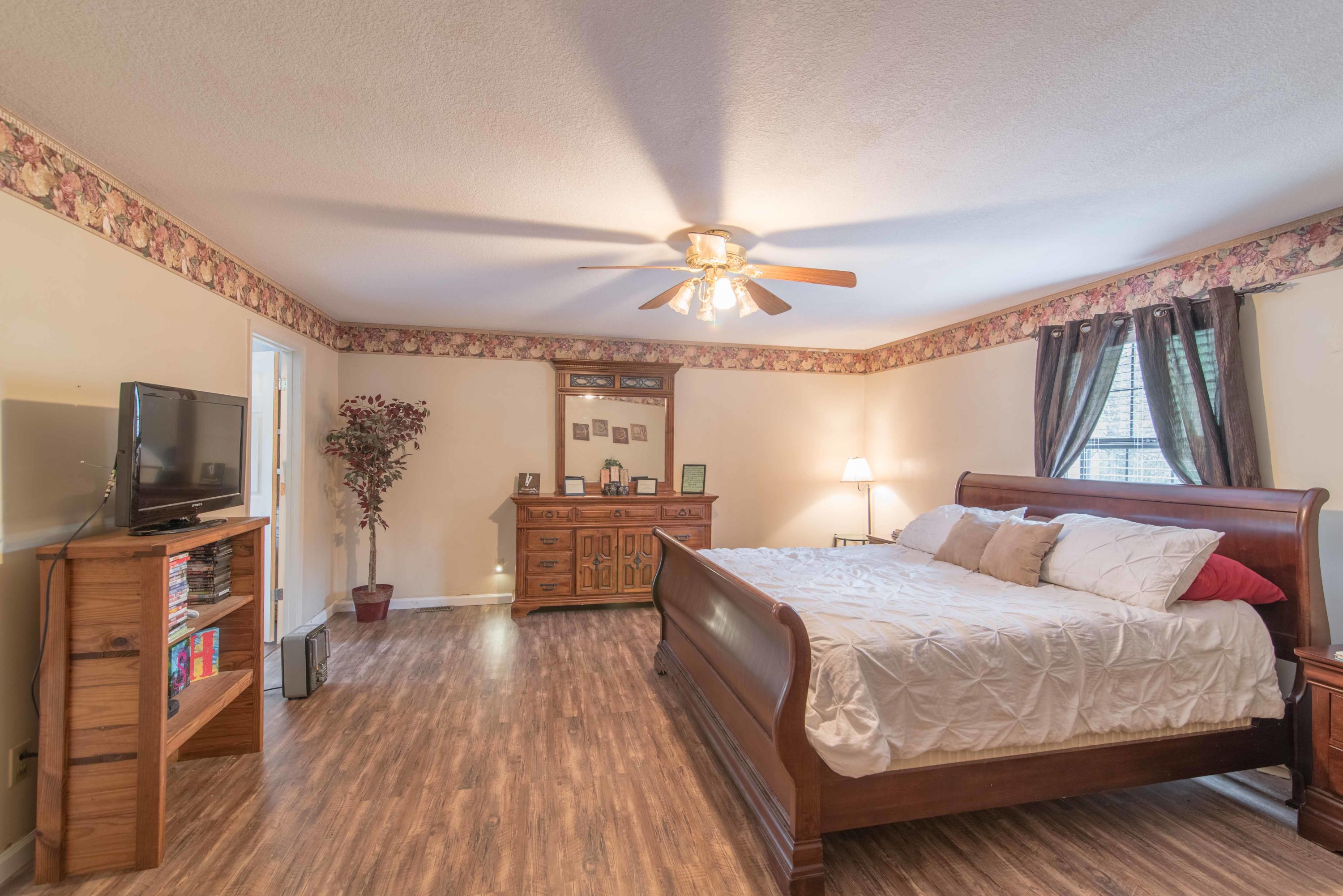 1057 West Valley Road Whitwell, TN 37397 - Photo 7 of 26 1057 W Valley-14
