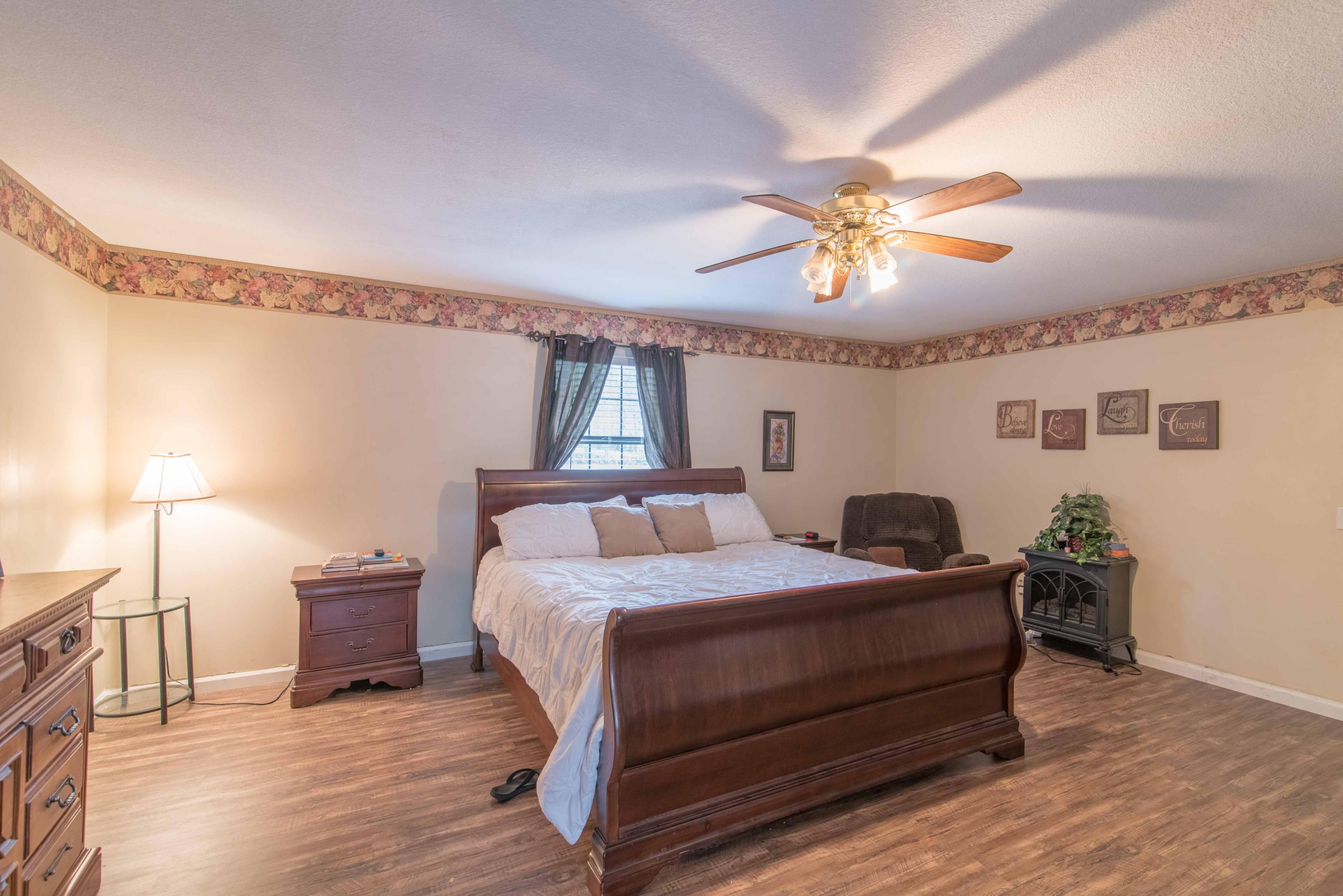1057 West Valley Road Whitwell, TN 37397 - Photo 8 of 26 1057 W Valley-17
