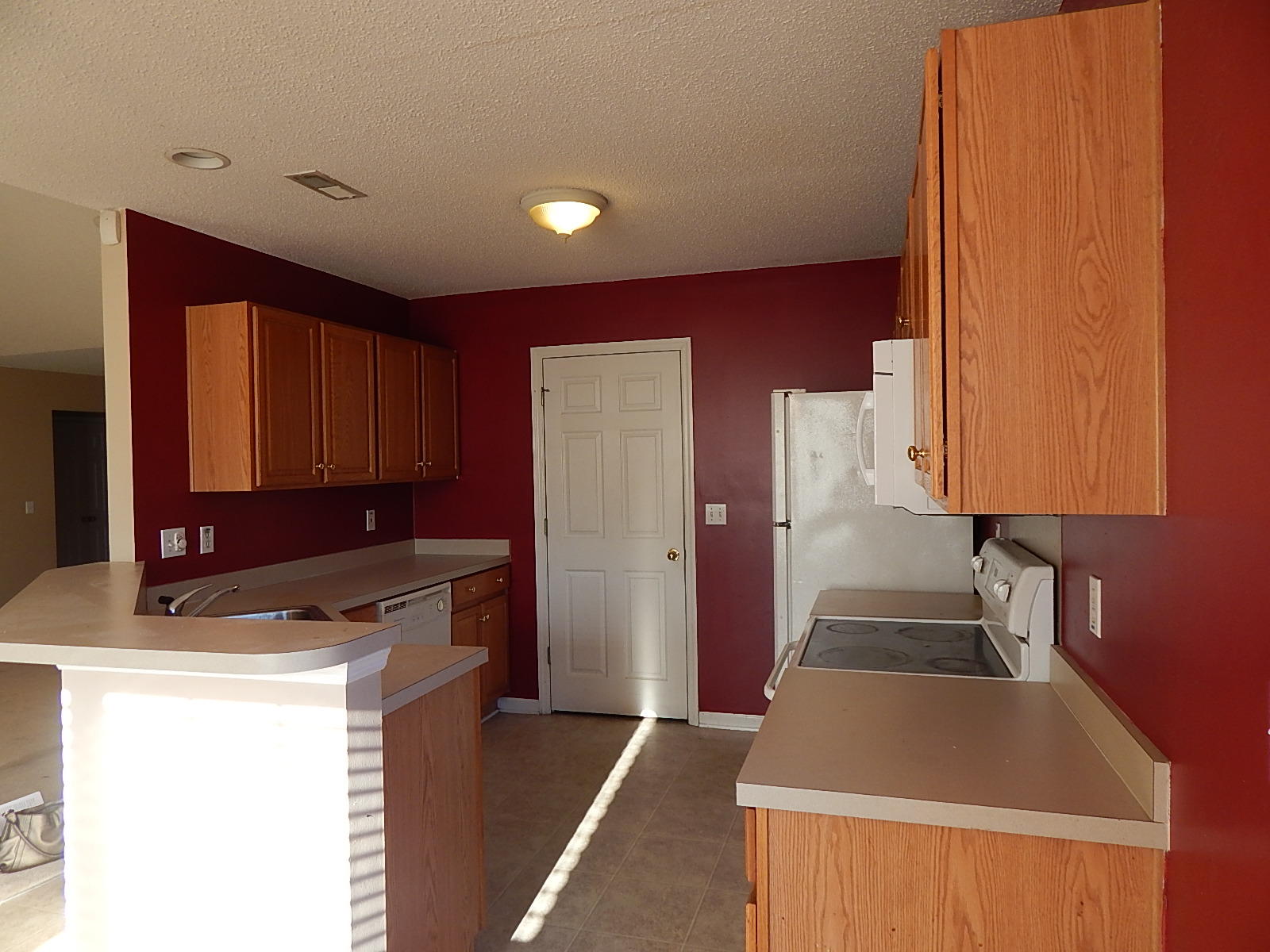 1313 Lantern Road Summerville, SC 29486 - Photo 4 of 19 DSCN3364