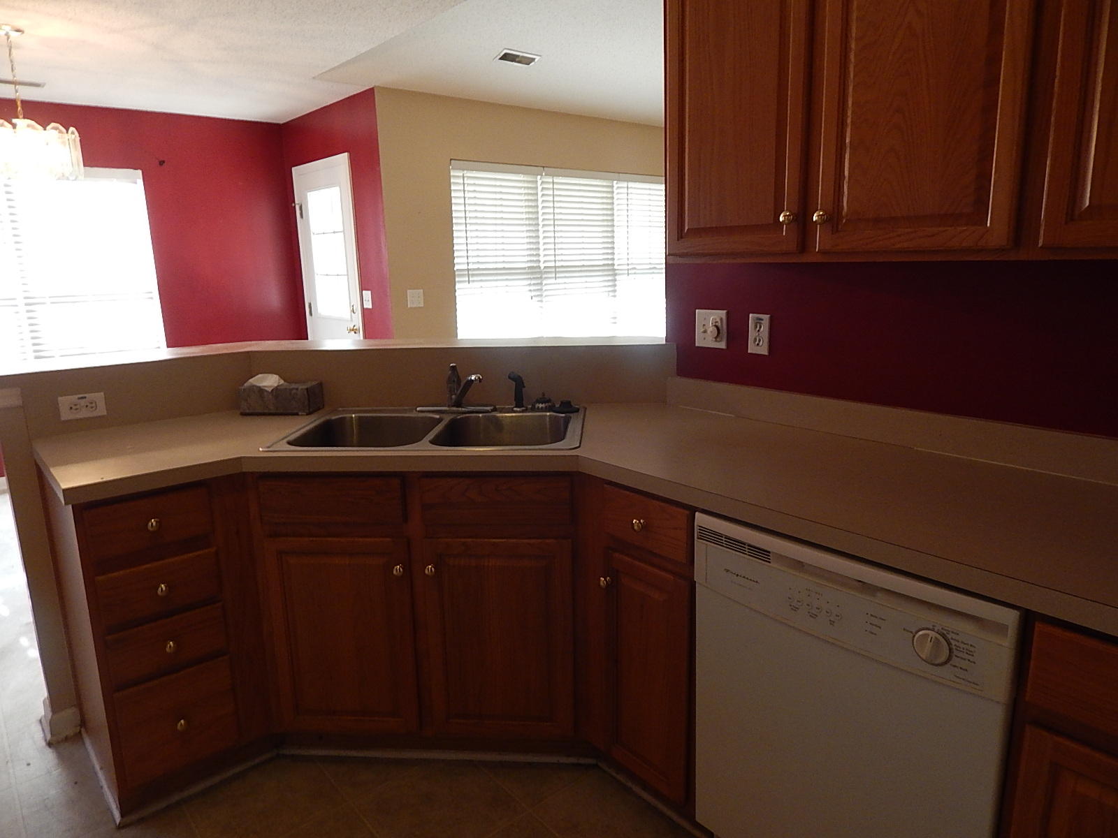 1313 Lantern Road Summerville, SC 29486 - Photo 5 of 19 DSCN3359