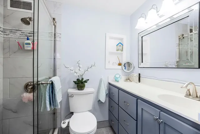 $211,995 | 333 West Meyer Boulevard, Unit 215, Kansas City, MO 64113