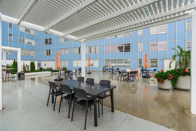 $211,995 | 333 West Meyer Boulevard, Unit 215, Kansas City, MO 64113