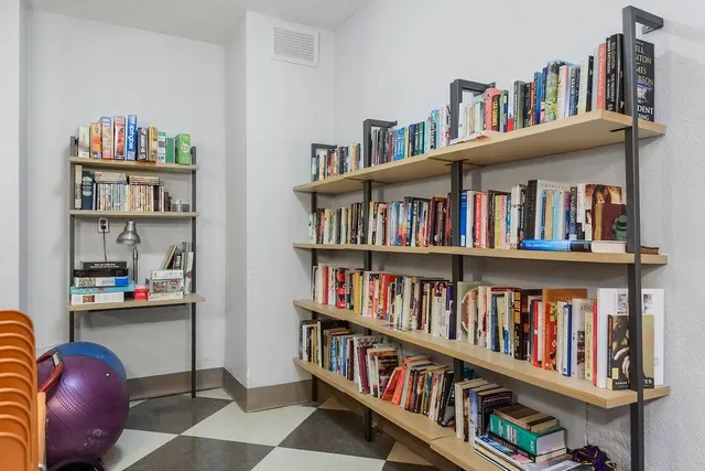 $211,995 | 333 West Meyer Boulevard, Unit 215, Kansas City, MO 64113