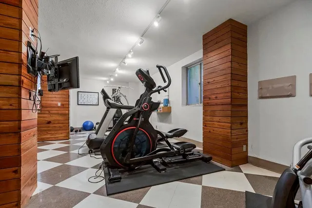 $211,995 | 333 West Meyer Boulevard, Unit 215, Kansas City, MO 64113