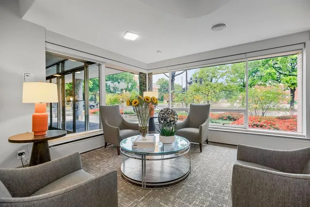 $211,995 | 333 West Meyer Boulevard, Unit 215, Kansas City, MO 64113