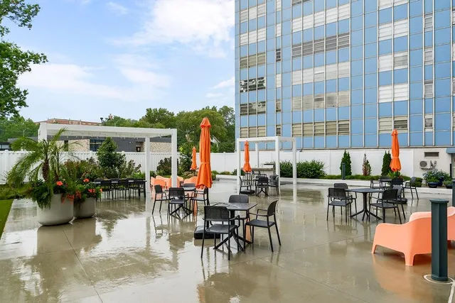 $211,995 | 333 West Meyer Boulevard, Unit 215, Kansas City, MO 64113