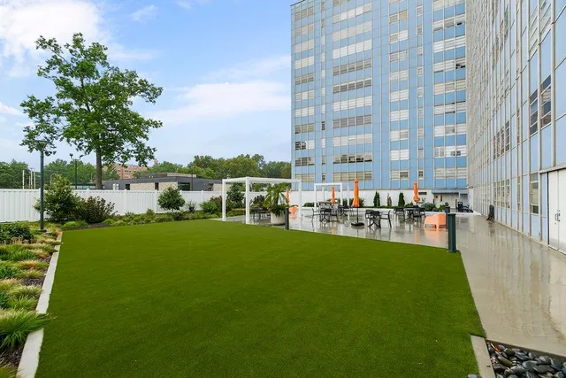 $211,995 | 333 West Meyer Boulevard, Unit 215, Kansas City, MO 64113